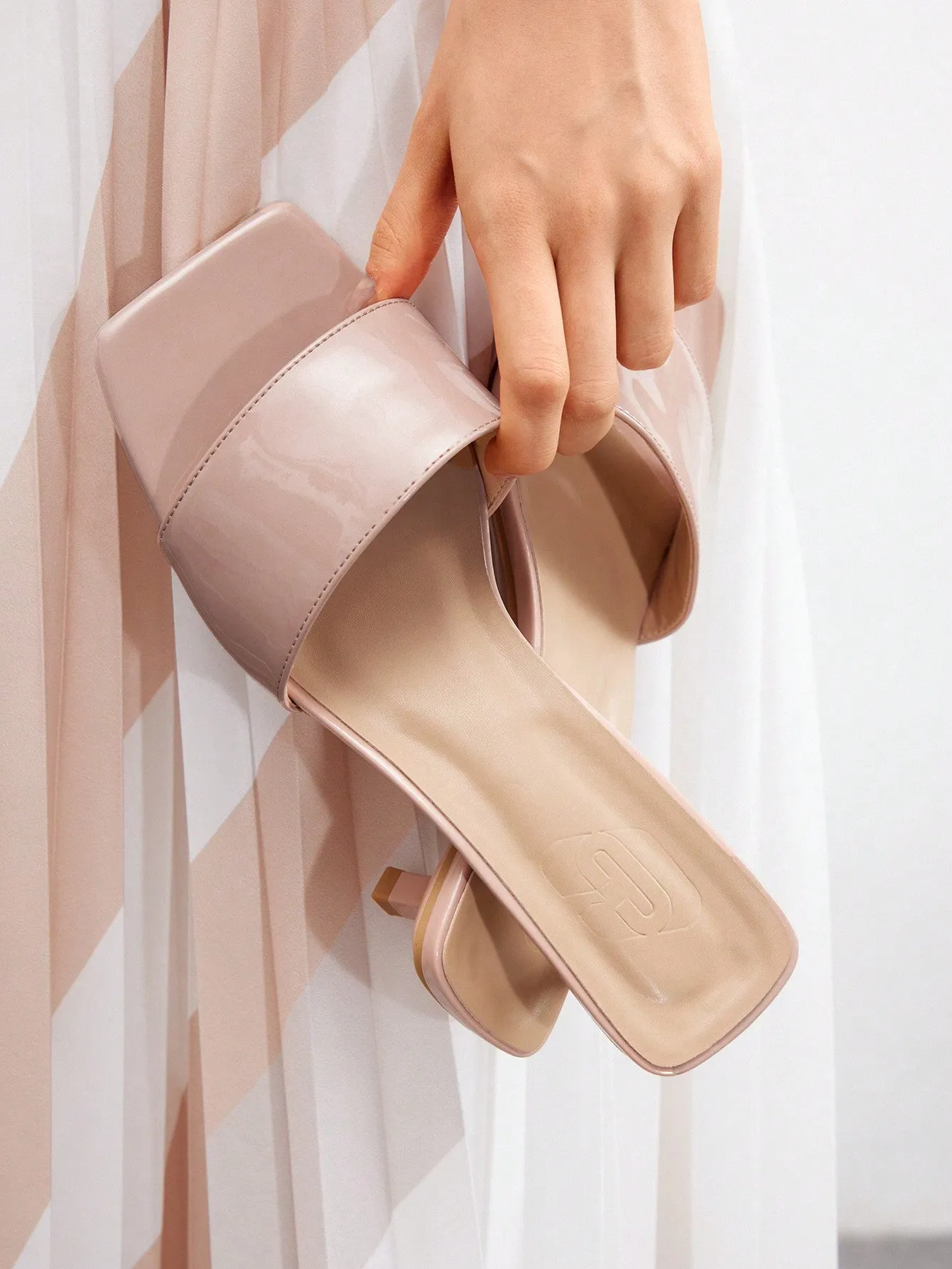CUCCOO BIZCHIC Women's Fashionable Apricot-Colored One-Piece Simple Kitten Heel Slippers
