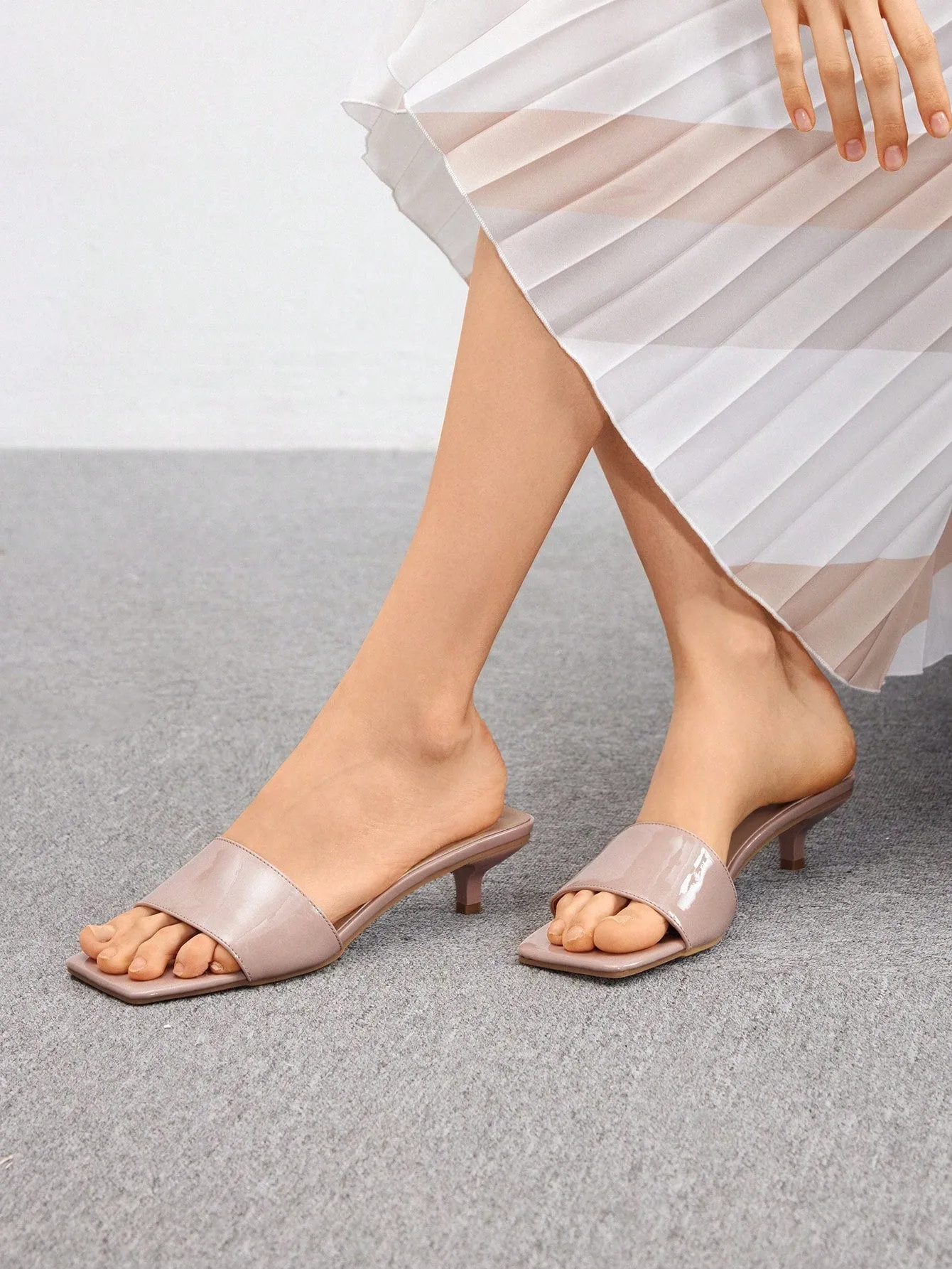 CUCCOO BIZCHIC Women's Fashionable Apricot-Colored One-Piece Simple Kitten Heel Slippers