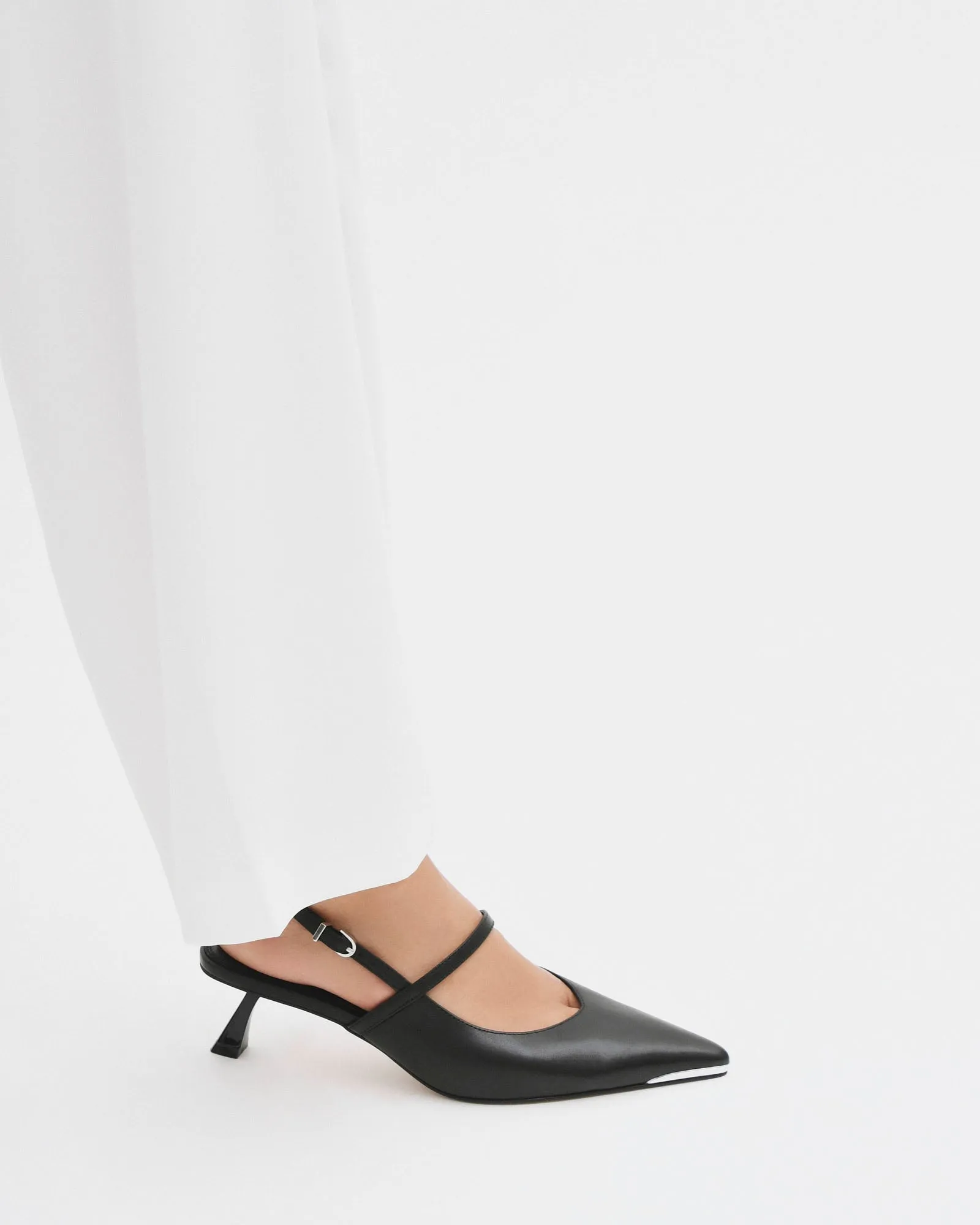 UPTON LOW HEELS BLACK LEATHER