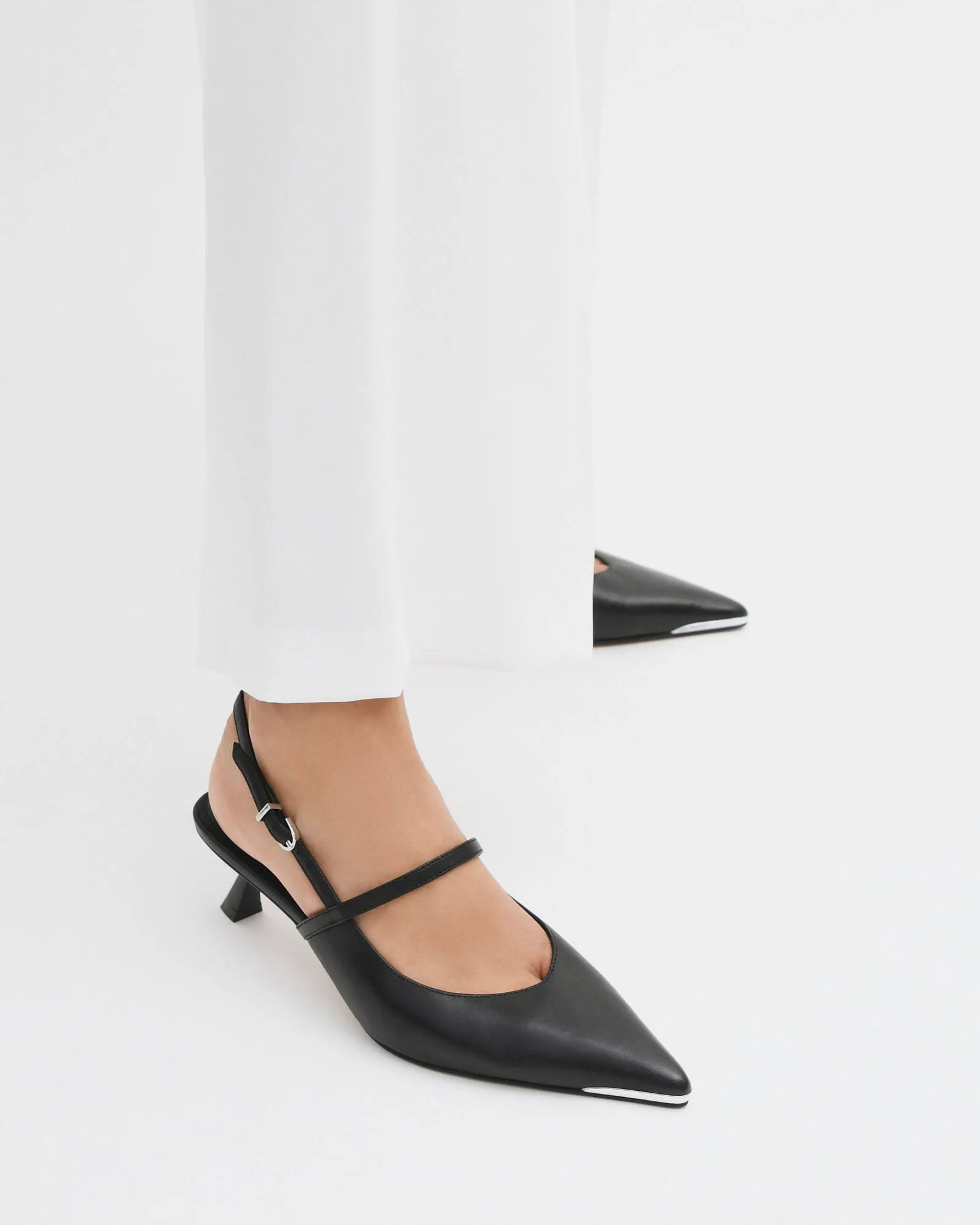 UPTON LOW HEELS BLACK LEATHER